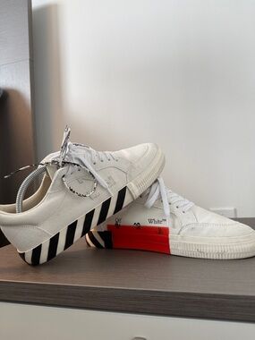 Off-White White Low-Top Sneakers with Black Stripes and Red Sole Accent
